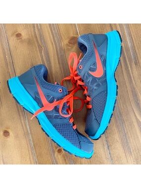 NIKE Women’s Relentless 2 - Size 8